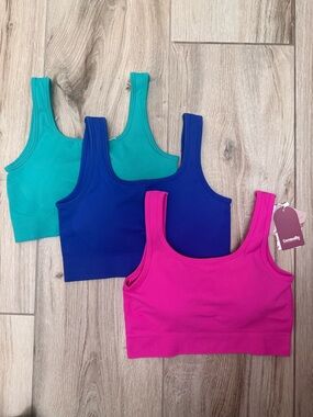 NWT Cosmolle Premium Seamless Square Neck Sports Bra Bundle - Set of 3 size M